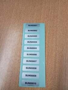 シリアル番号（連番）を印字したラベルの例